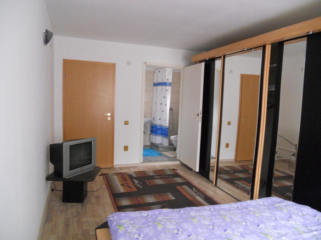Cuibul Salamandrelor Hotel Várhely Kültér fotó