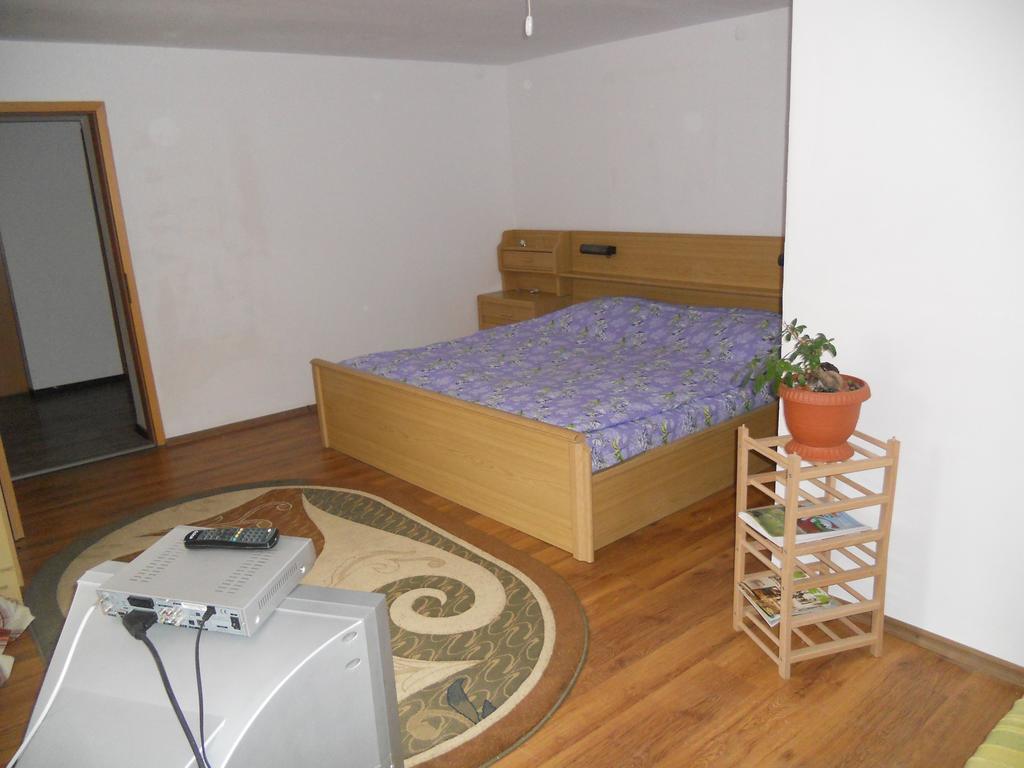 Cuibul Salamandrelor Hotel Várhely Kültér fotó