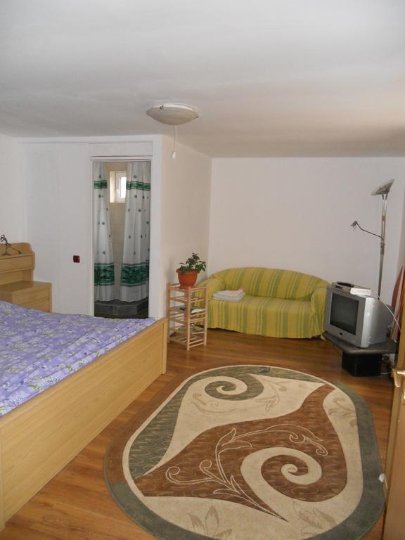 Cuibul Salamandrelor Hotel Várhely Kültér fotó