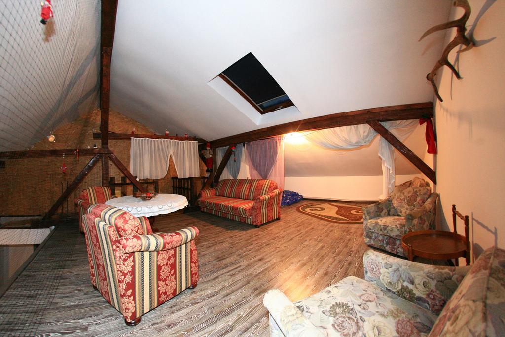 Cuibul Salamandrelor Hotel Várhely Szoba fotó