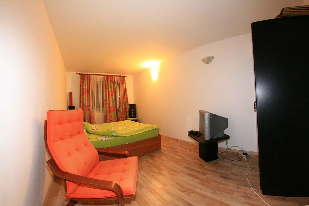 Cuibul Salamandrelor Hotel Várhely Szoba fotó